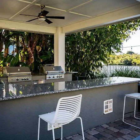 Designed 2Br With Balcony Pool And Gym Apartamento